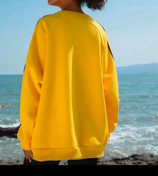 Sudadera oversize amarilla y negra