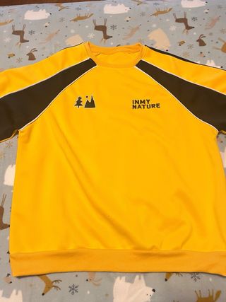 Sudadera oversize amarilla y negra