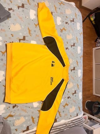 Sudadera oversize amarilla y negra