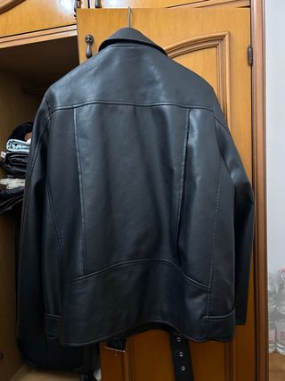 Chiodo nero in ecopelle