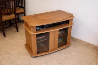 Mobile TV in legno e vetro