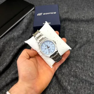 Reloj Casio Edifice de acero con dial azul cian