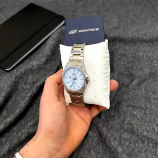 Reloj Casio Edifice de acero con dial azul cian