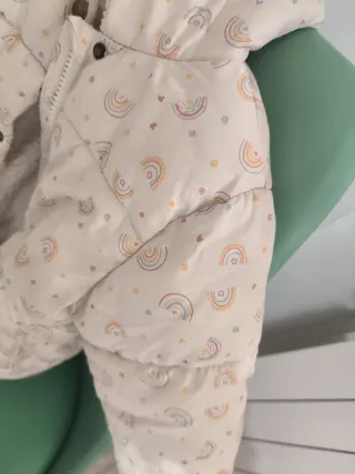 Abrigo niña estampado arcoíris