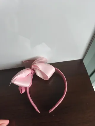 Diadema rosa con lazo de organza