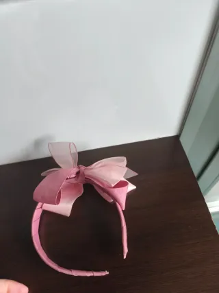 Diadema rosa con lazo de organza