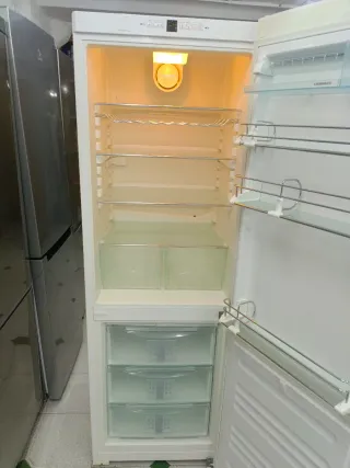 Nevera marca Liebherr 180/60cm con garantia