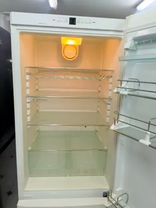 Nevera marca Liebherr 180/60cm con garantia