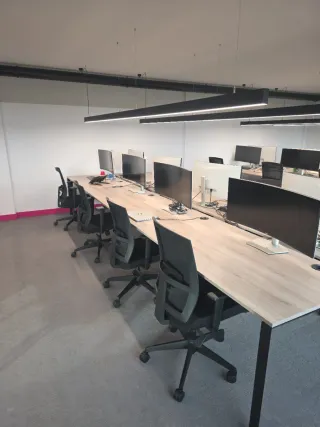 Mesas de oficina abiertas