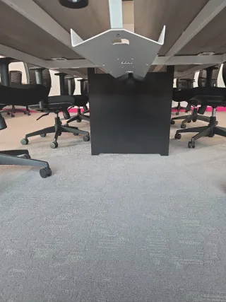 Mesas de oficina abiertas