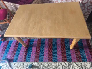 Mesa de madera para comer