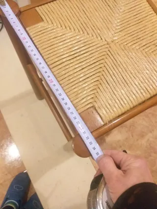 Taburete de mimbre y madera