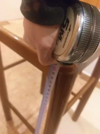 Taburete de mimbre y madera