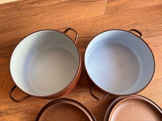 Juego de 2 ollas metálicas