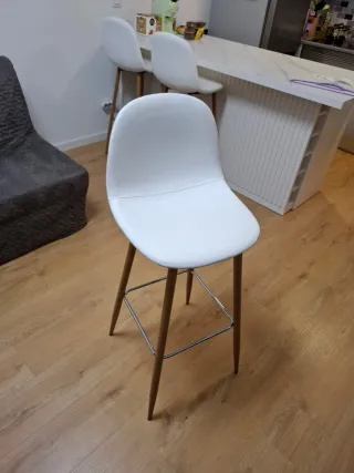 Isla de cocina moderna 183cm y 3 sillas altas.