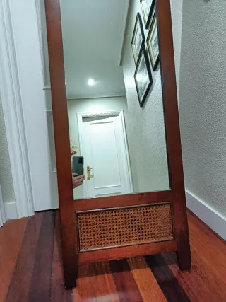 Espejo cuerpo entero madera y ratán