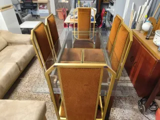 Mesa de cristal con 6 sillas doradas