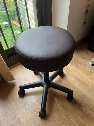 Taburete giratorio con ruedas