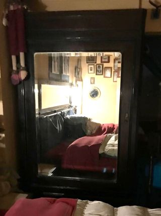 Armario antiguo de madera noble