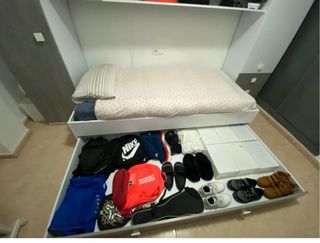 Habitación juvenil completa un año de uso