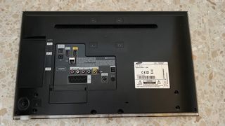 TV Samsung LED 22” Smart TV con soporte pared