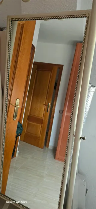 Espejo de forja con marco decorado