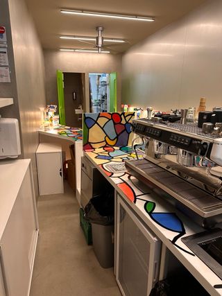 TRASPASO BAR-CAFETERÍA CON LICENCIA C2 MIXTA BCN