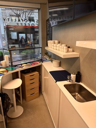 TRASPASO BAR-CAFETERÍA CON LICENCIA C2 MIXTA BCN