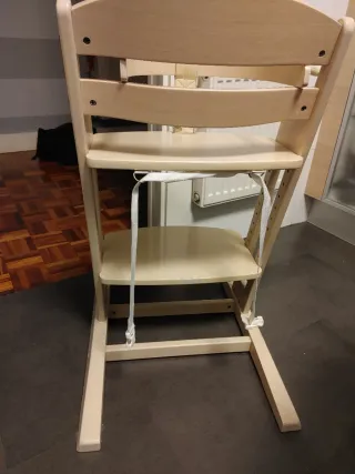 Trona de madera para bebé