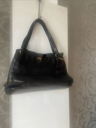 Bolso de piel negro tipo PRA
