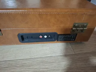 Tocadiscos Vintage Marrón y Negro