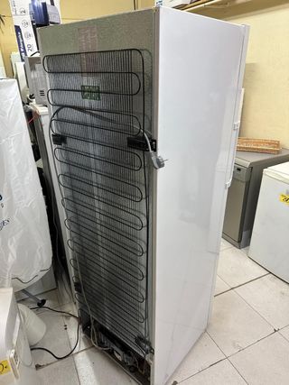 Nevera Beko Blanca Vertical