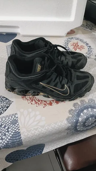 Nike Reax 8 TR Negro/Dorado