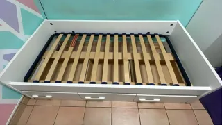 Cama juvenil blanca con cajones