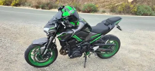 Kawasaki Z900 Negra y Verde