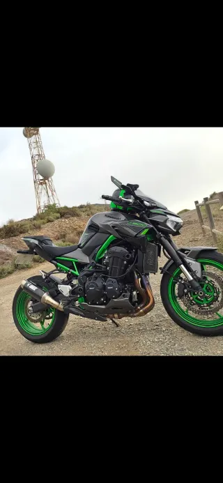 Kawasaki Z900 Negra y Verde