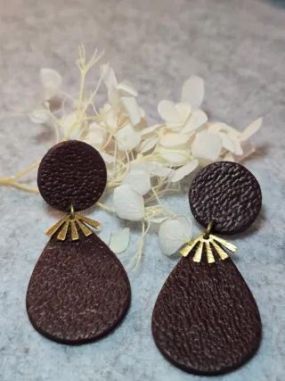 Pendientes marrones y dorados