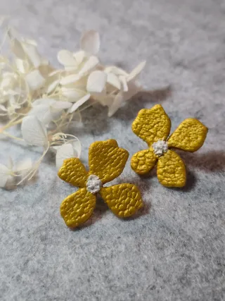 Pendientes marrones y dorados