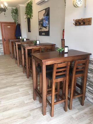 Taburetes baratos. Sillas mesas barricas bares