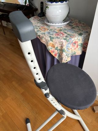 Taburete regulable planchado