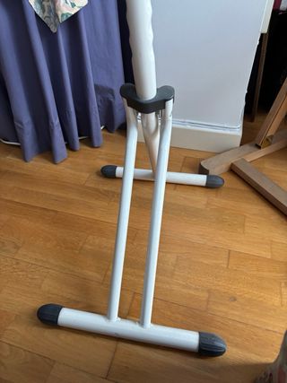 Taburete regulable planchado