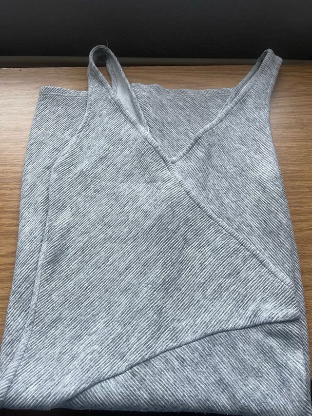 Vestido gris de tirantes