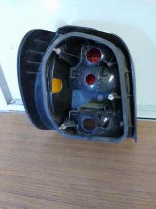 Piloto trasero derecho Volkswagen Polo III