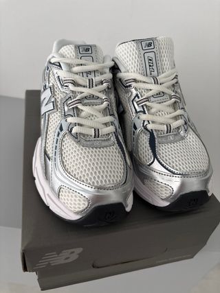 New Balance 740 Talla 38 Plata/Blanco