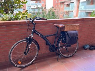 Bicicleta Híbrida Nordic Bike con Cesta