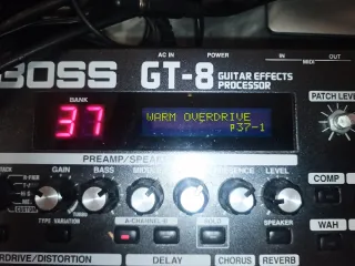 Pedalera Boss GT-8 averiada