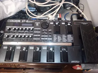 Pedalera Boss GT-8 averiada