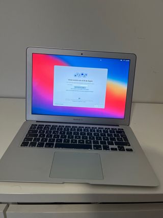 MacBook Air 13 2017 incluye cargador