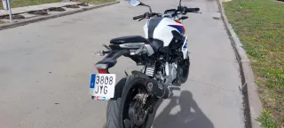 BMW G310R 2017 con escape GPR