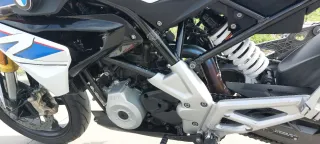 BMW G310R 2017 con escape GPR